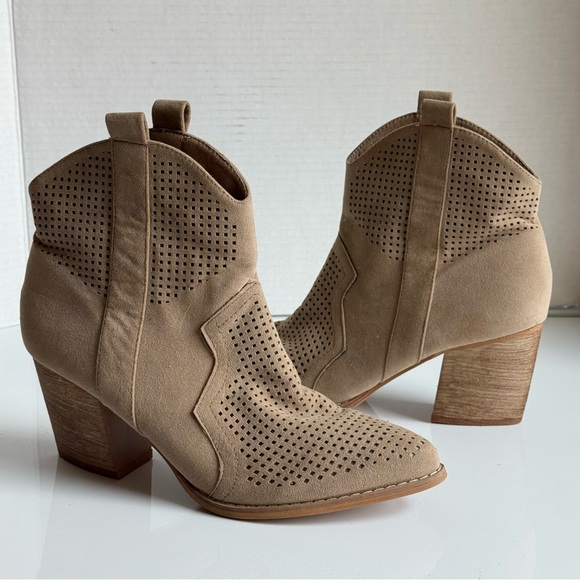 Yoki Tan Western Ankle Booties with Perforated Design Size 8 - Picture 2 of 12